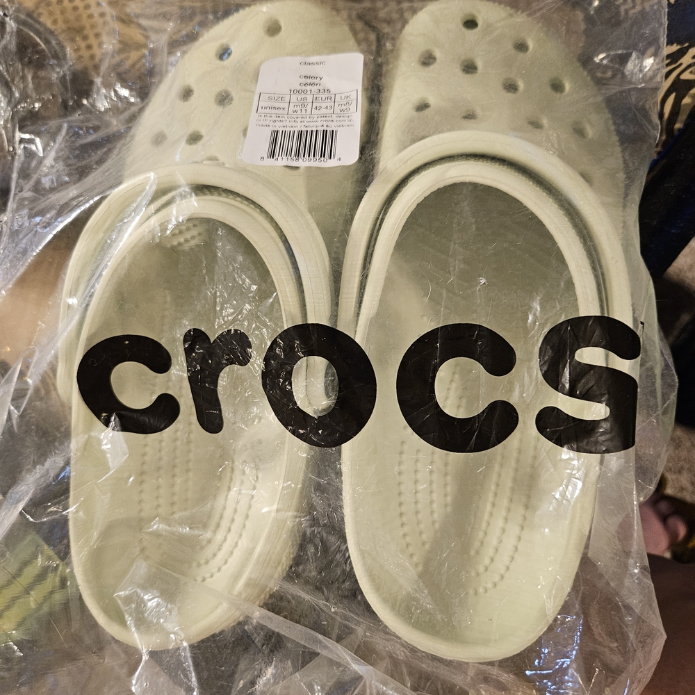 CROCS Women's Classic Clogs - Celery